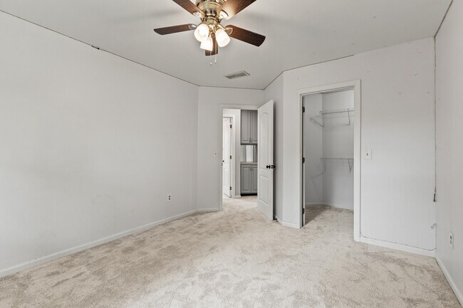 Building Photo - 800 Palomino Ln
