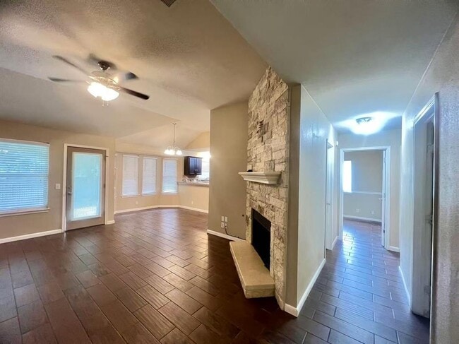 Building Photo - 1800 Columbine Ln
