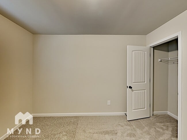 Building Photo - 6066 Oak Bend Ct