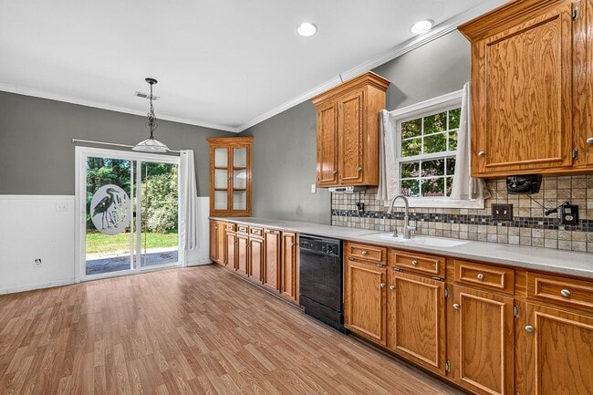Building Photo - 8727 Evangeline Dr