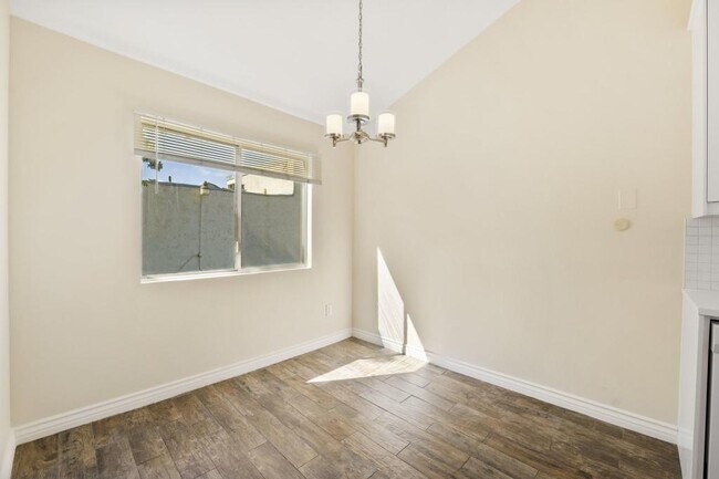 Building Photo - 1811 E Grand Ave