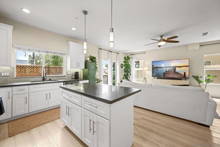 Kitchen - 1289 Donax Ave