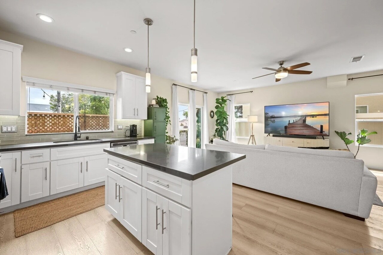 Kitchen - 1289 Donax Ave