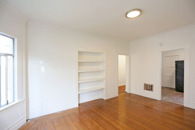 Building Photo - 1243 Pine St