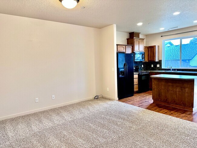 Building Photo - Beautiful 3 Bd 2.5 Ba Town Home by Vancouver Mall - SPECIAL JULY RENT FREE!