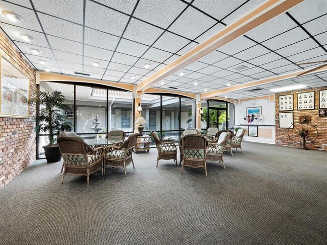 Building Photo - 4400 Exeter Dr