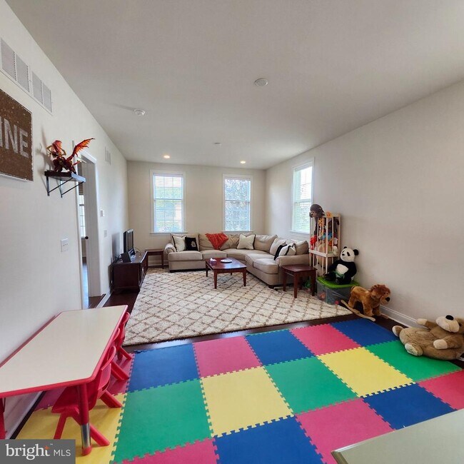 Building Photo - 6493 Fox Glove Ln