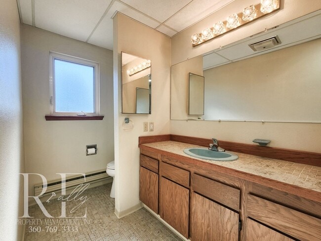 Building Photo - Waterfront Views & Peaceful Living – 2BR w...