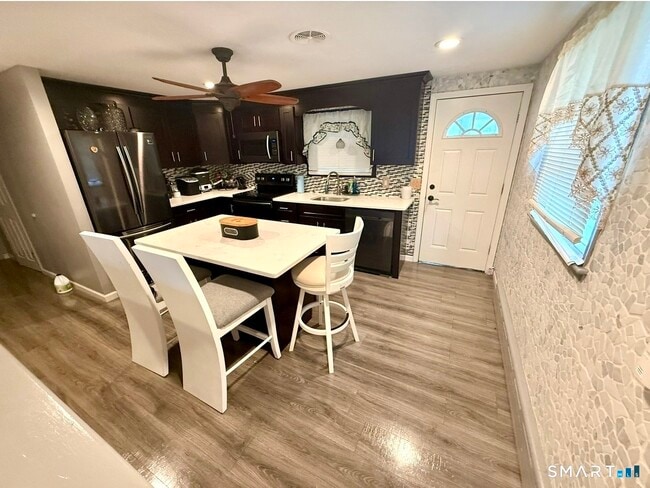 Building Photo - 16 Ledger St