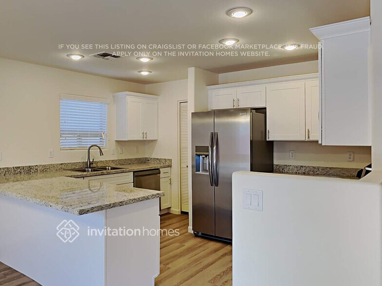 Building Photo - 41640 W Sunland Dr