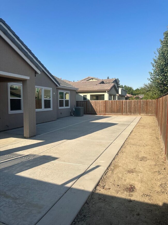 Building Photo - $500.00 off first full months if possessio...