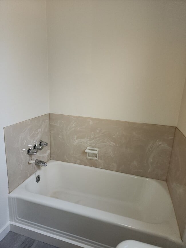 Building Photo - Country Home Between Empire and Waterford-  3 Bedroom 1 Bathroom With Central Heat And Air