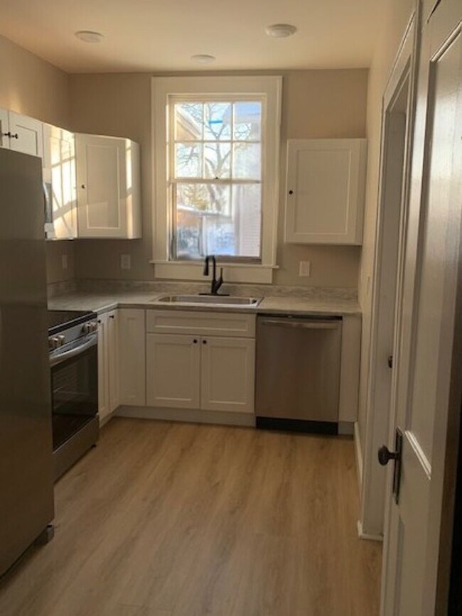 Building Photo - Spacious 5-Bedroom, 2-Bath Home with Class...