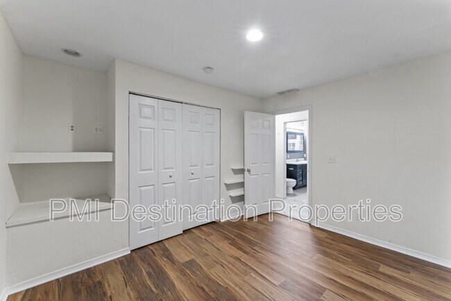 Building Photo - 3206 W 79th St