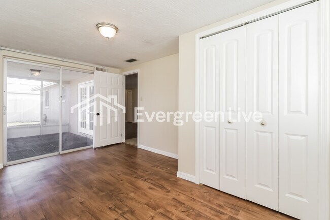 Building Photo - 3537 Seffner Dr