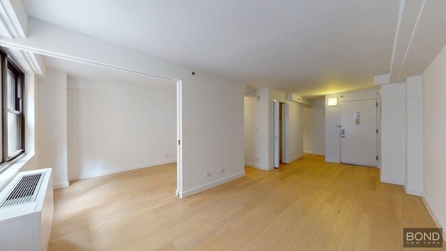 Primary Photo - 222 E 39th St