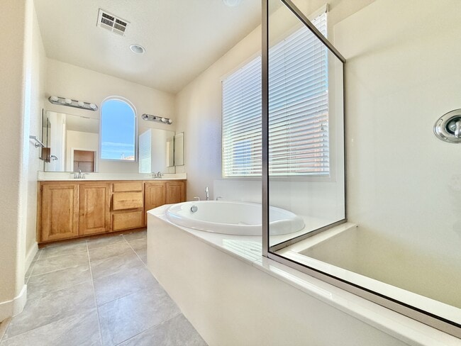 Building Photo - 315 Ladies Tee Ct