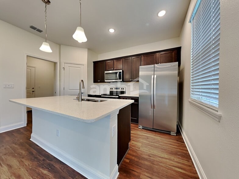 Building Photo - 383 Onate Cir