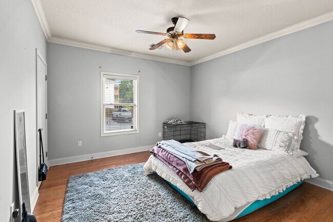 Building Photo - Fall 2026 Upscale 2 Bedroom Condo @ Plainsview Condominiums