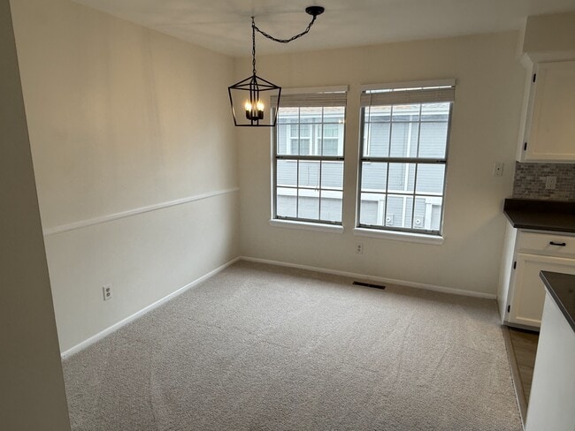 Building Photo - 2811 W Long Dr