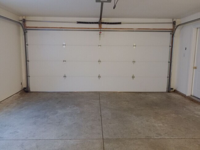 Building Photo - 1729-1731-1731 Louise Cir