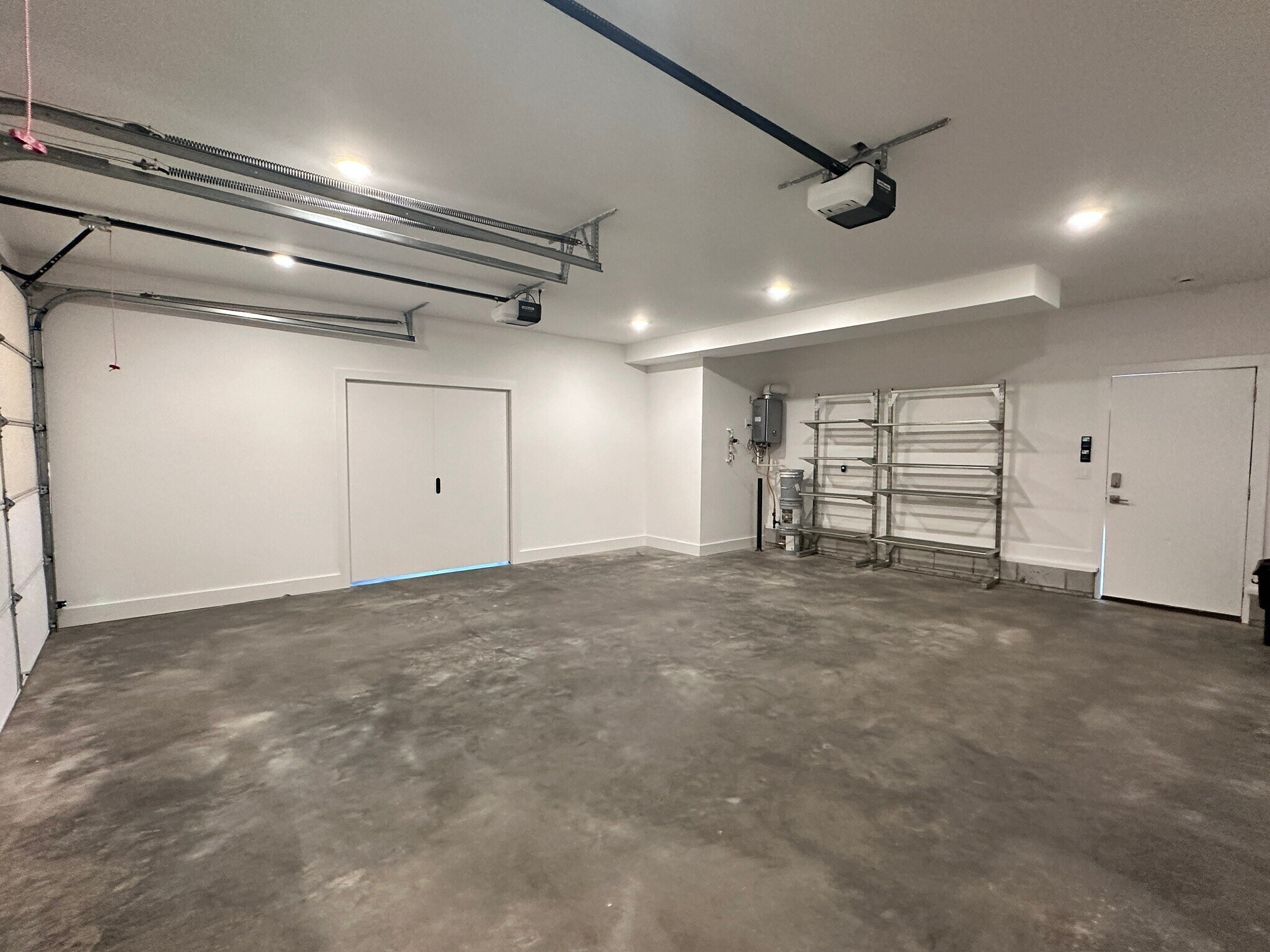 Building Photo - 800 Fatherland St