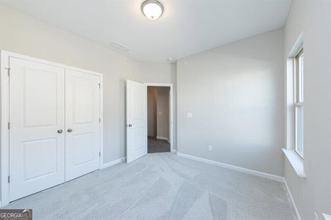 Building Photo - 272 Commons Ave