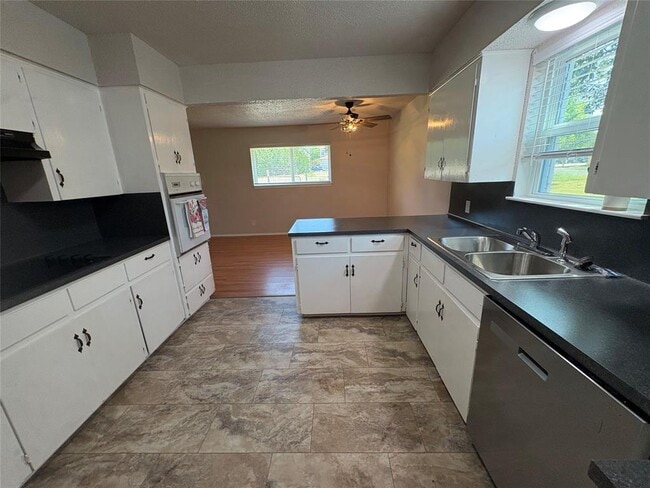 Building Photo - 15304 Tacon Ln