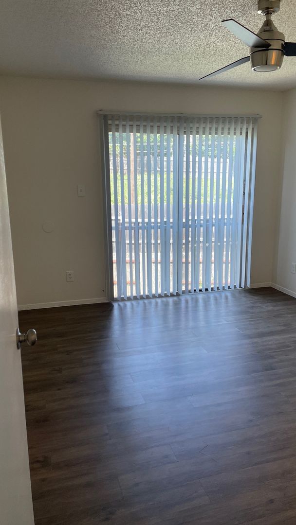 Building Photo - Great 2 Bed/ 1 Bath With Easy Access to 183/290 and 35