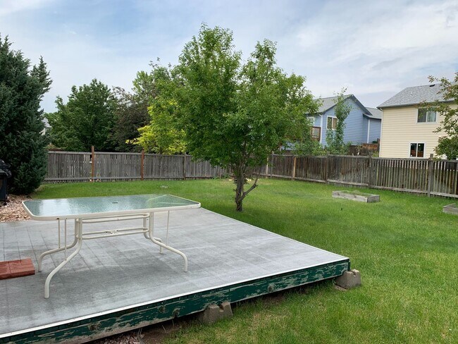 Building Photo - Beautiful 4 Bedroom 2.5 Bathroom Home