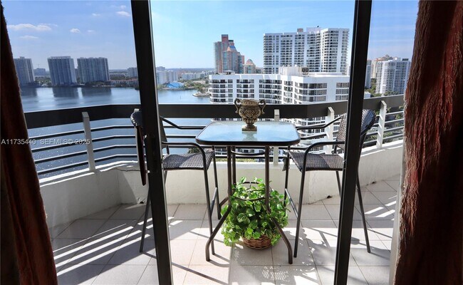 Building Photo - 19101 NE 36th Pl