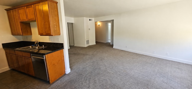 Building Photo - 10982 Roebling Ave