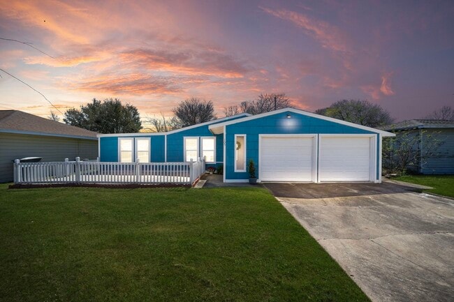 Primary Photo - 105 Pompano Ave