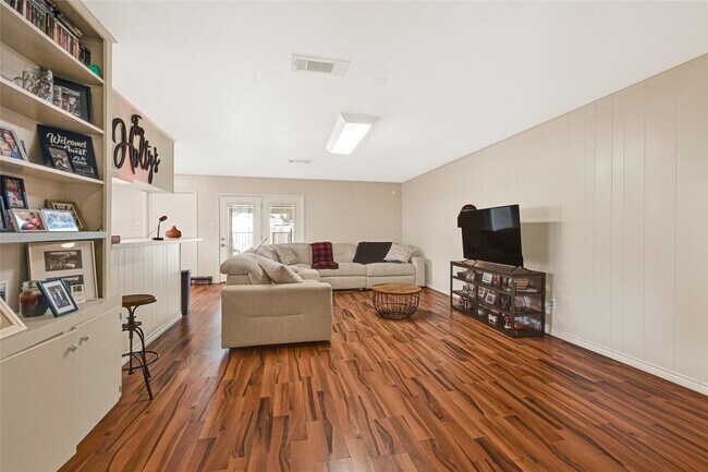 Building Photo - 1109 Frances Dr