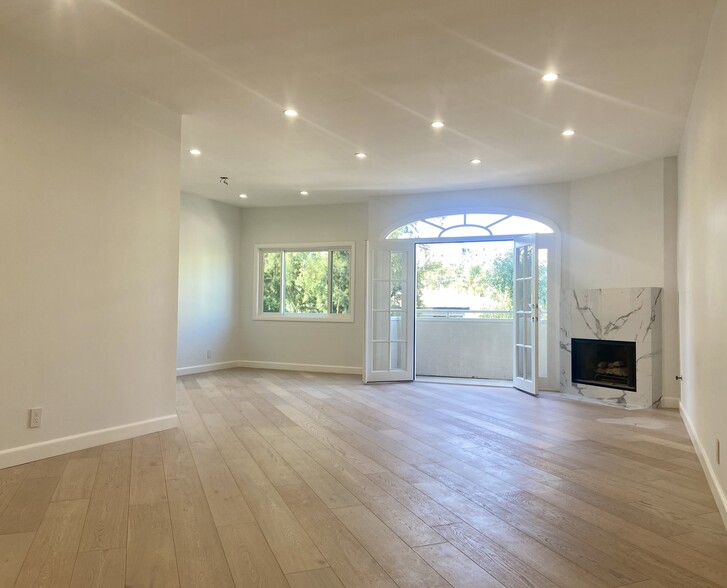 Primary Photo - 120 N Swall Dr