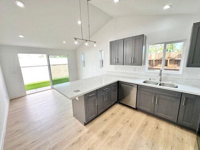 Building Photo - Stylishly Remodeled 2BD/1.5BA with Private Yard & In-Unit Laundry