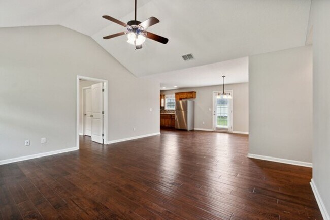 Building Photo - COMING SOON.....Adorable 3 Bedroom Home in Tullahoma!
