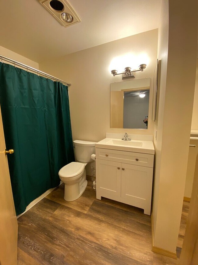 Building Photo - 2 bedroom | 2 Bath Condo in Hood River