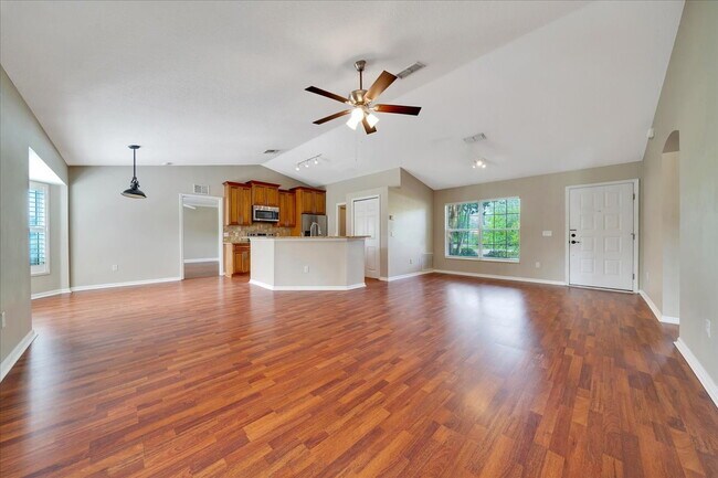 Building Photo - Spacious 3-Bed, 2-Bath Home for Rent in SW...