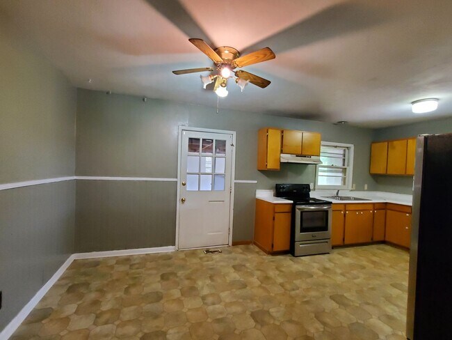 Building Photo - 1850 Dewsberry Pl