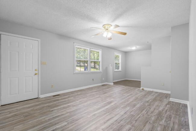 Building Photo - 3 Bedroom home with finished BASEMENT