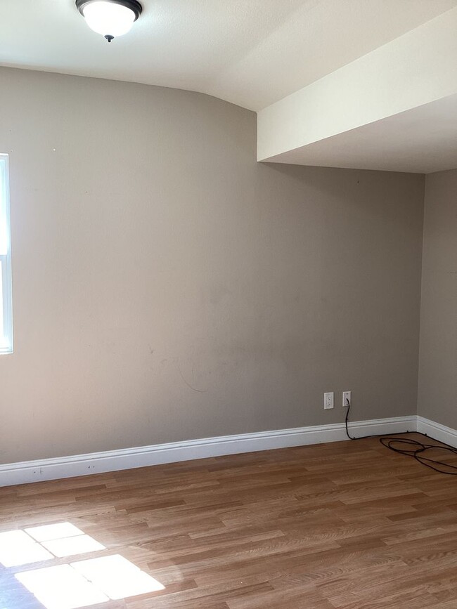 Building Photo - **NOW AVAILABLE!! COUNTRY HOME IN LOS BANOS