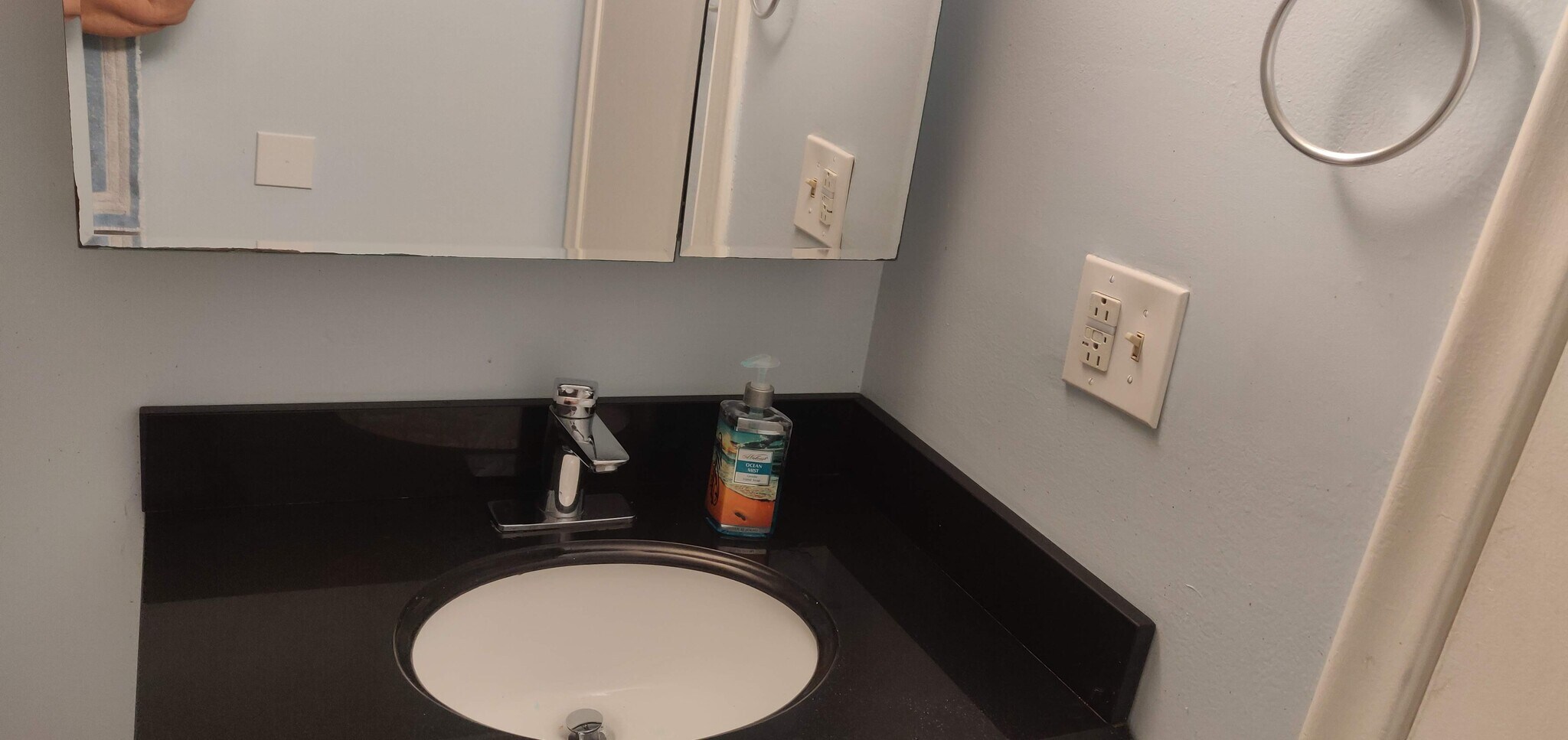 Building Photo - 2501 Riverside Dr