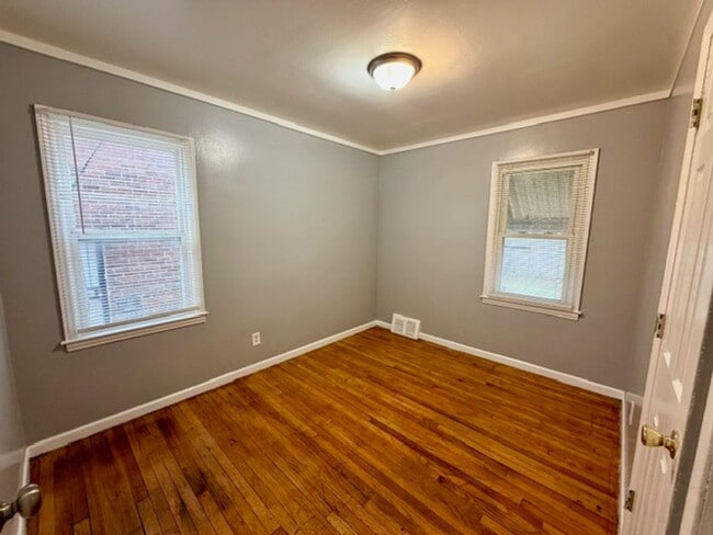 Building Photo - Updated 3-Bedroom, 1-Bath Brick Bungalow Home for Lease – Must See! Welcome Section 8