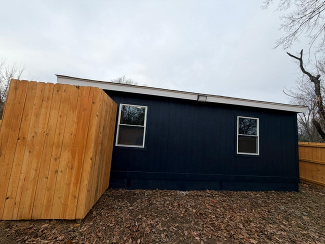 Building Photo - 1370 Marechalneil St