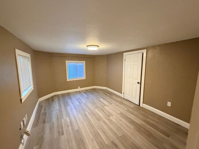 Building Photo - 1224-1226 Campbell St