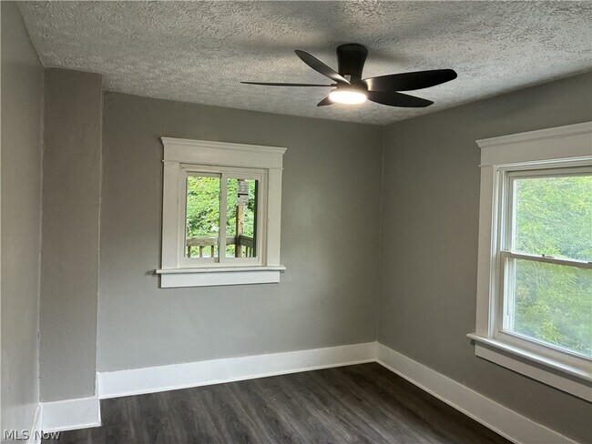Building Photo - 958 Haynes St
