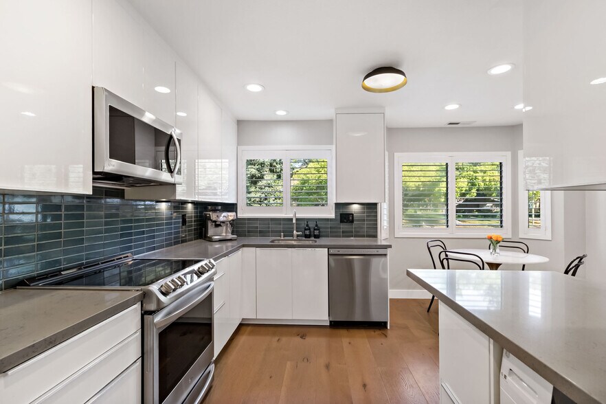 Kitchen Galley - 435 Alberto Way