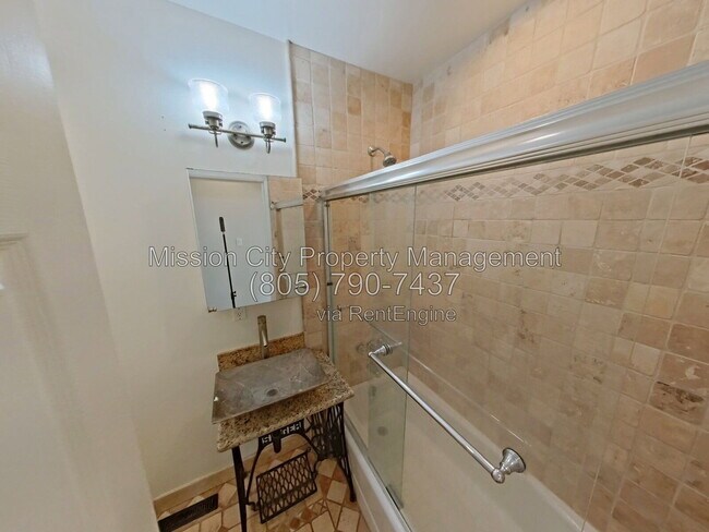 Building Photo - 1424 Salinas Pl