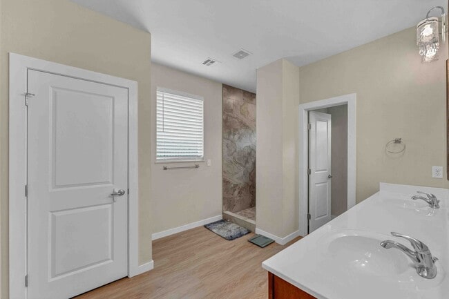 Building Photo - Italian Estates Property Management
